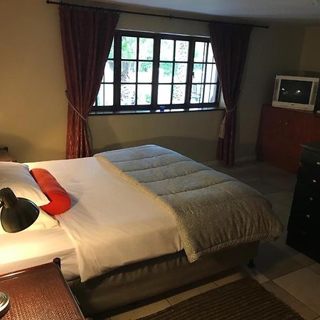 Golf And Garden Guesthouse Somerset West Ngoại thất bức ảnh